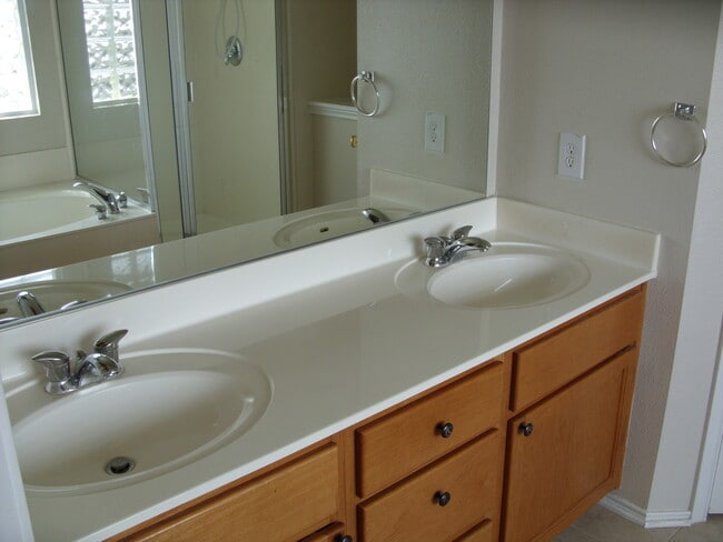 Building Photo - Beautiful home near Randolph AFB