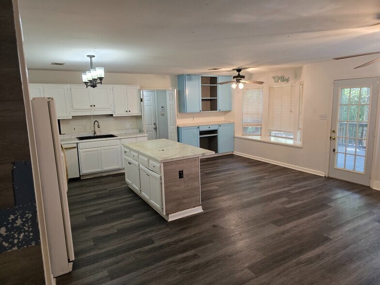 Building Photo - 23 Vantage Dr