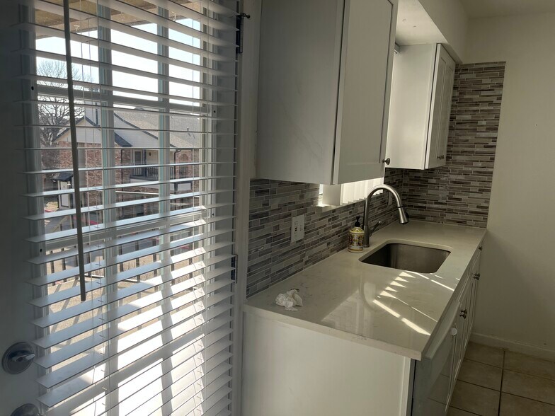 Building Photo - 2835 Keller Springs Rd