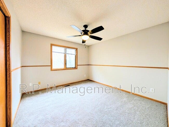 Building Photo - 9200 Parkside Dr