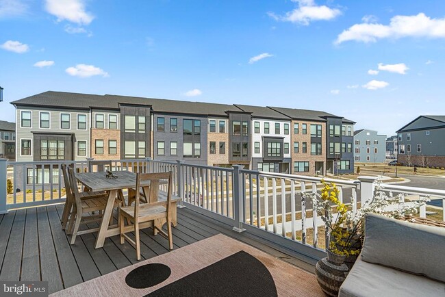 Building Photo - 720 Glenn Lk Dr