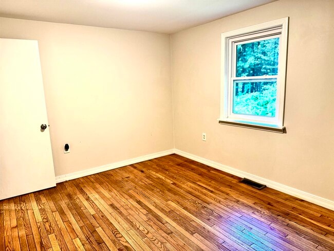 Building Photo - 11 Beebe Ln