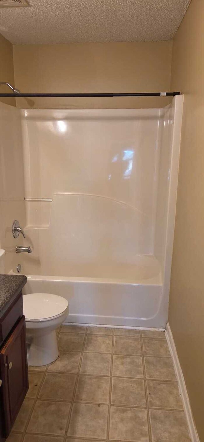 Building Photo - 5 Bedrooms 3baths Home For Rent