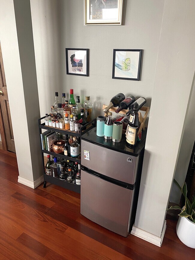Mini bar - 2417 W 22nd St