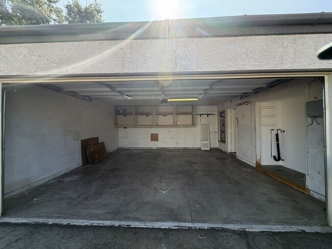 Building Photo - 1594 Christopher Ln