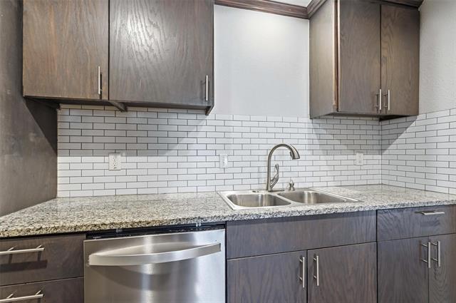 Building Photo - 6020 Overlook Dr