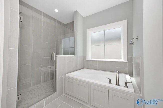 Building Photo - 16535 Hamilton Pl