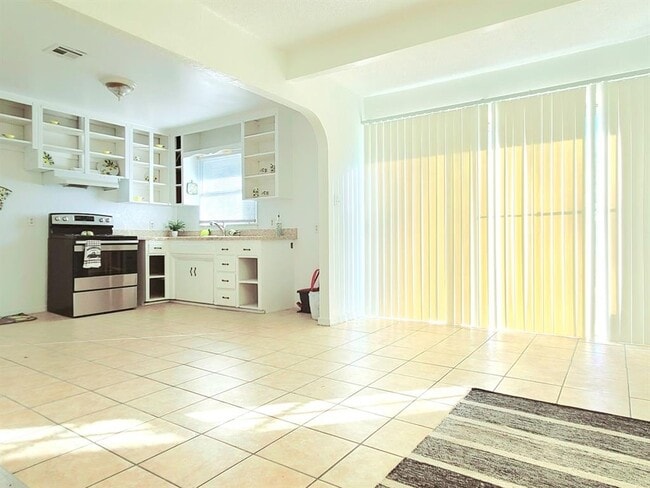Building Photo - 3114 N Holman Ct