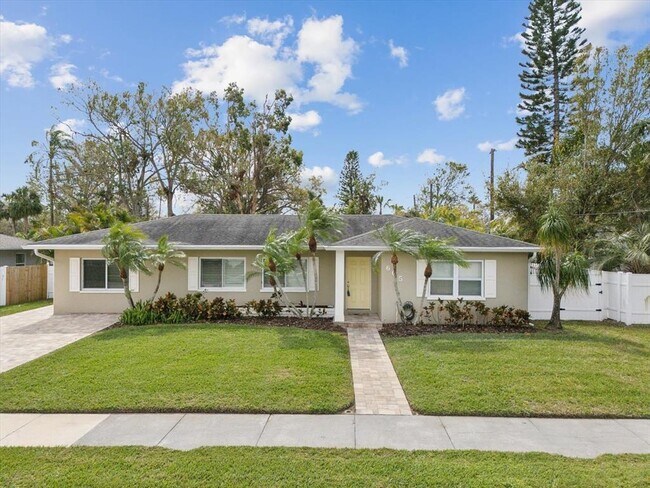 Primary Photo - 605 Gardenia St