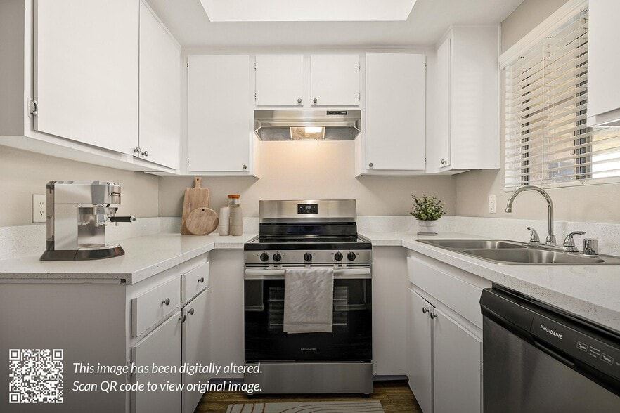Building Photo - ORO Apartments