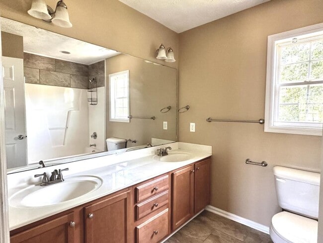 Building Photo - 4425 Scenic Pines Dr