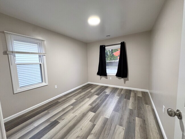 Building Photo - 8424 Jackson Ave