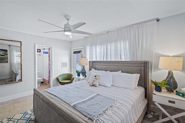 Building Photo - 2/2 luxury pool home in Sarasota, unfurnished annual rental