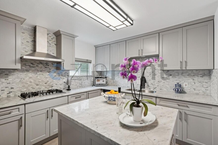 Building Photo - 2204 E 24th St