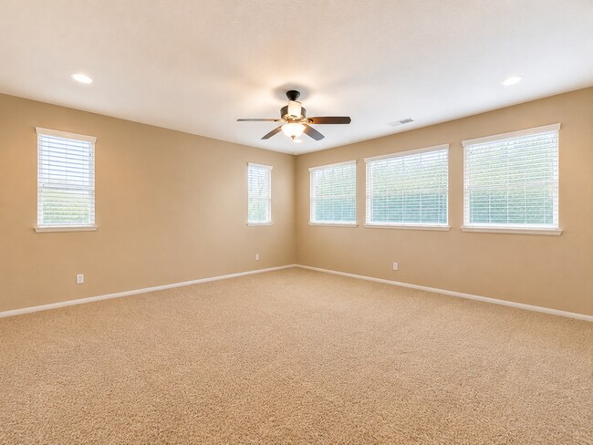 Building Photo - Beautiful Heritage Lake 3 Bedroom+ House for rent