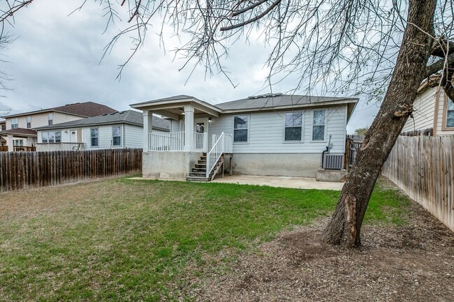 Building Photo - Charming 3/2/2 single-story home in highly desirable Westover Crossing