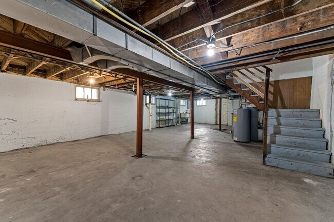 Building Photo - 3412 Lawn Ave
