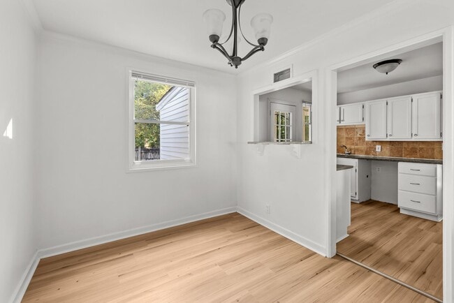 Building Photo - Charming 3 Bedroom, 2 Bathroom house