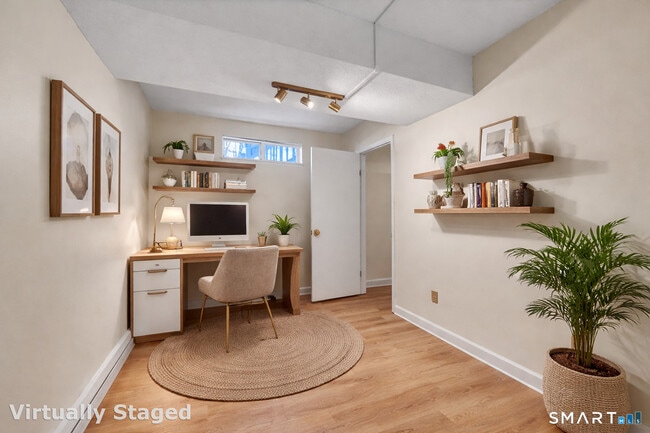 Building Photo - 925 Oronoke Rd