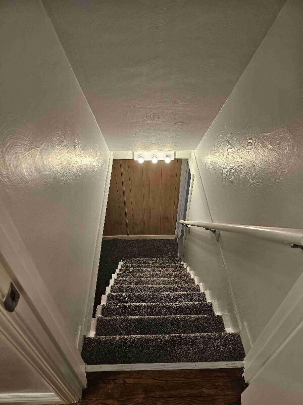 Building Photo - 1606 Greentree Rd