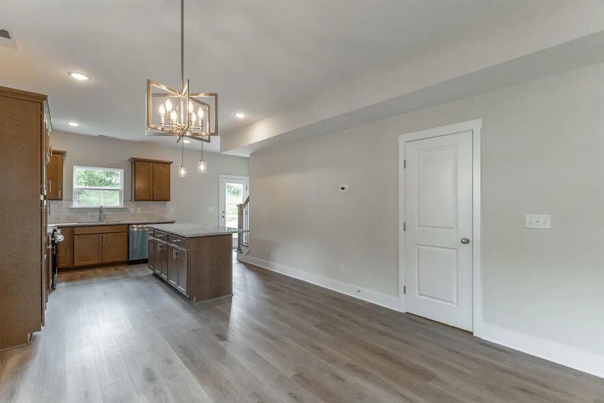Building Photo - 4696 Heiskell Dr