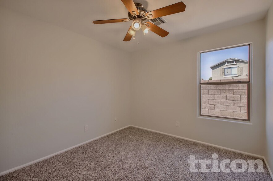 Building Photo - 8701 S 50th Dr