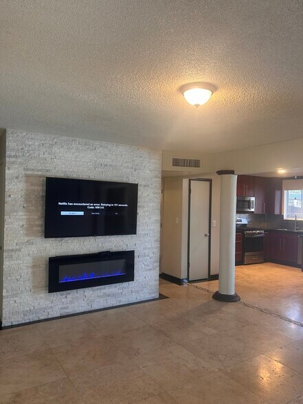 Building Photo - 3724 W Gardenia Ave