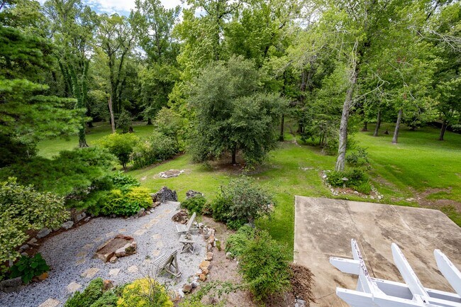 Building Photo - Historic Highland Road Beauty with Bayou V...