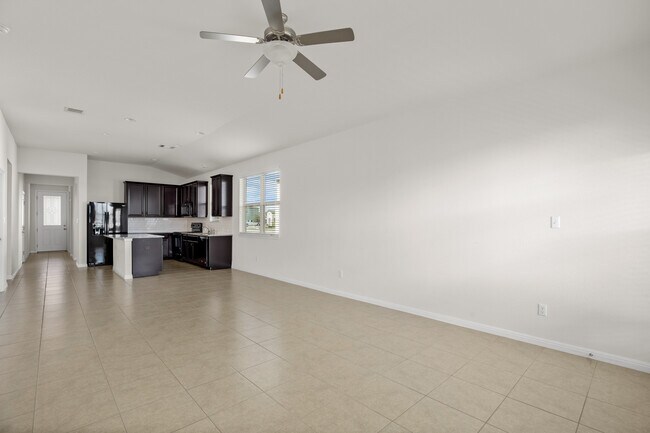 Building Photo - 19213 Quebrada Dr