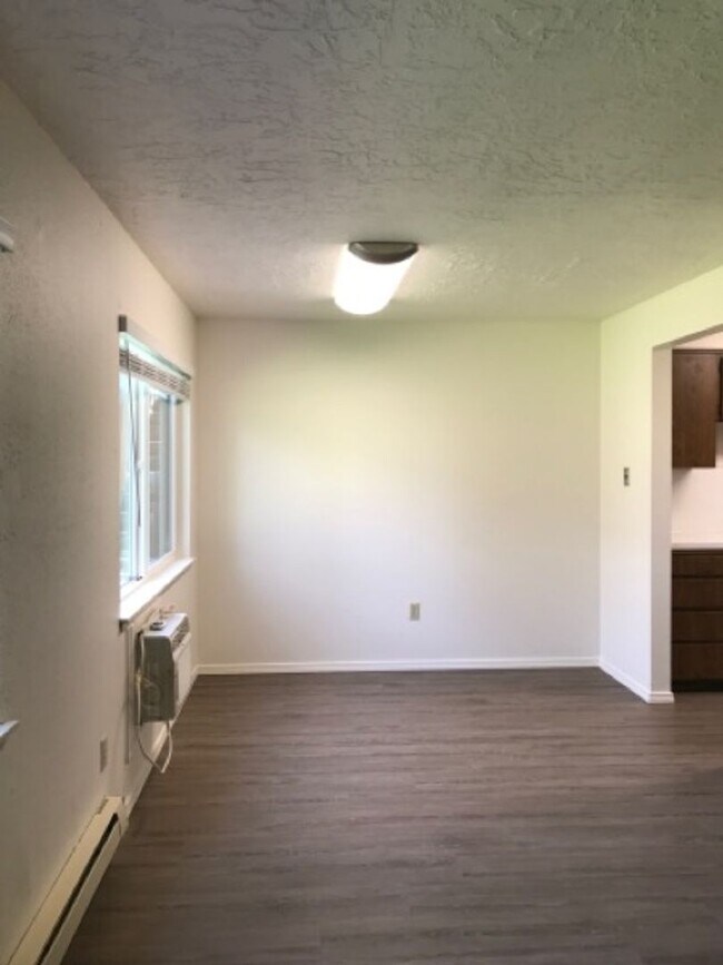 Building Photo - 782 Washington St N