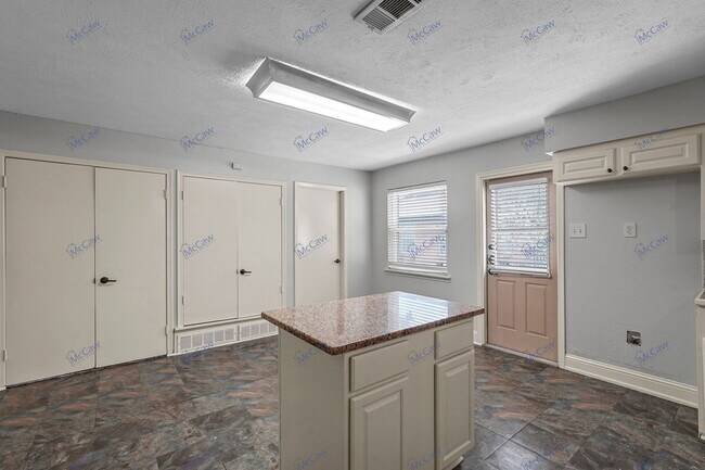 Building Photo - 1709 Ce Ora Dr