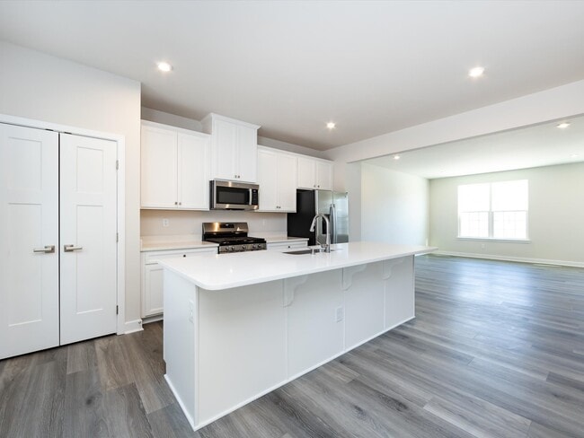 Building Photo - 431 Moondance Dr