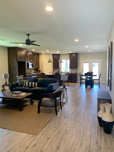 Building Photo - 1312 Solomon Ln