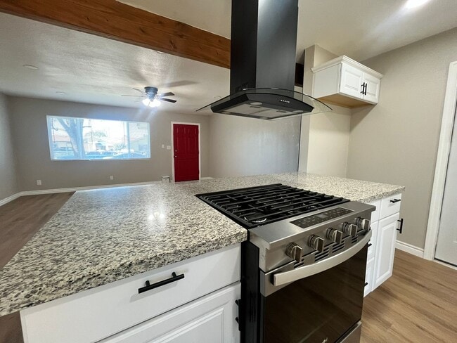 Building Photo - 840 S F St