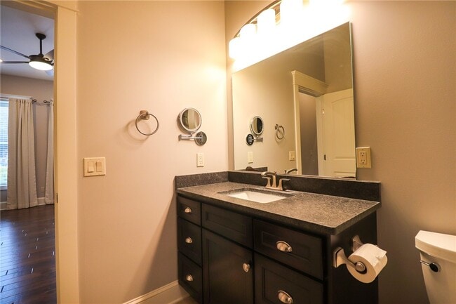 Building Photo - 64 E Market St