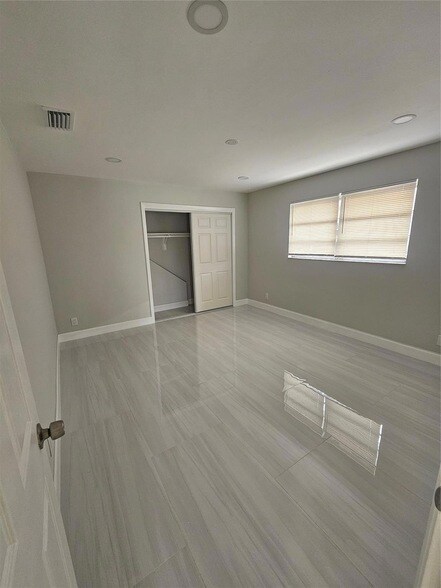 Building Photo - 4072 SW 51st St