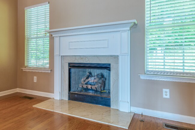 Building Photo - 1800 Woodland Pointe Dr