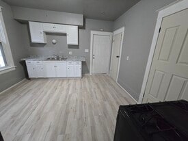 Building Photo - 1608 W Lincoln Ave