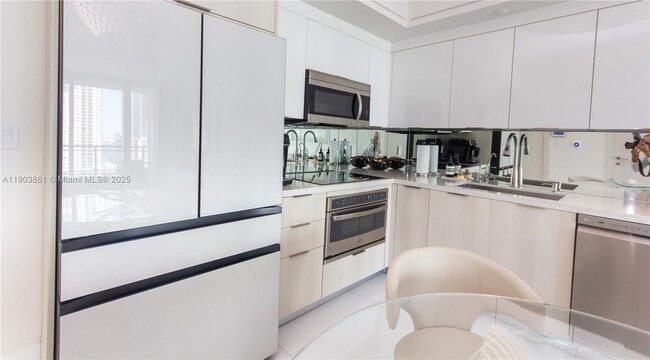 Building Photo - 92 SW 3rd St