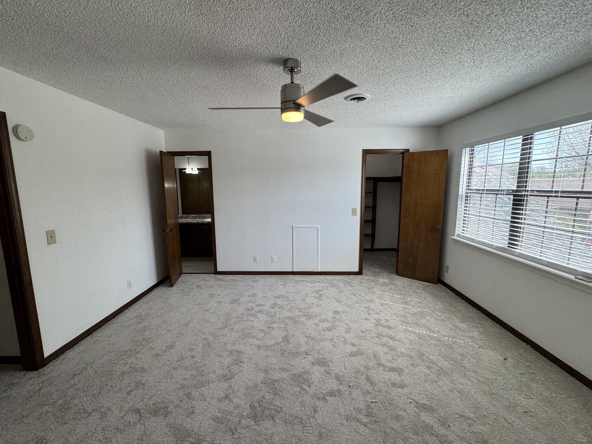 Building Photo - 7108 S Indianapolis Ave