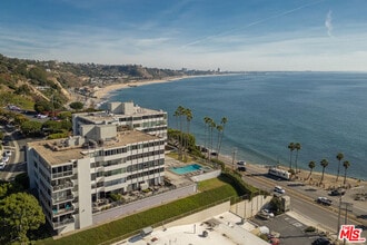 Building Photo - 17366 Sunset Blvd