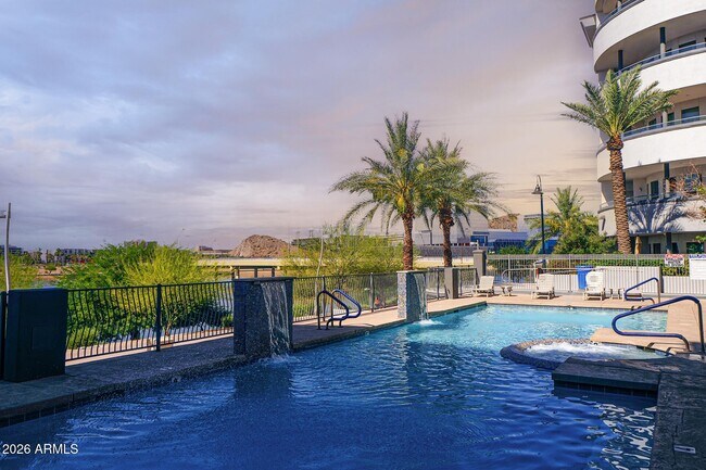 Building Photo - 945 E Playa Del Norte Dr