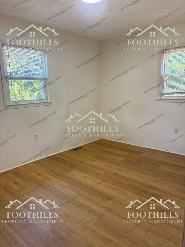 Building Photo - 202 Kennemore St
