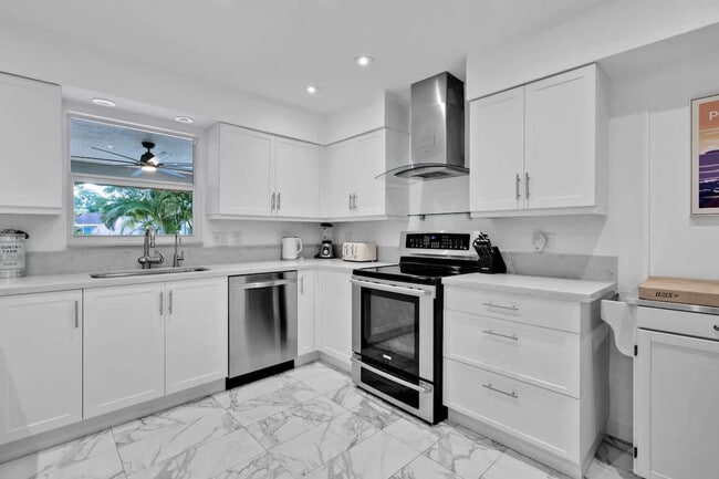 Building Photo - 2065 SW 28th Terrace