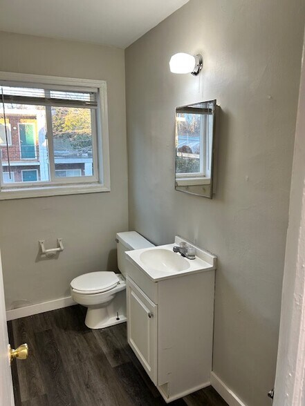 Building Photo - 1095 Hutton St