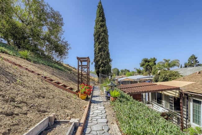 Building Photo - Charming 3-Bedroom, 2-Bath Home in a Cul-d...
