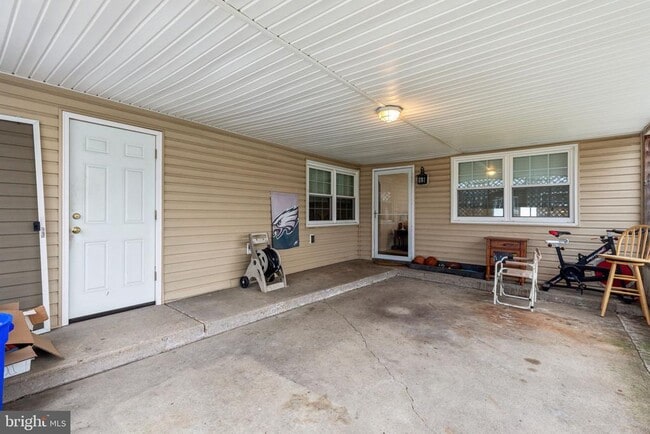 Building Photo - 3 Primrose Ln