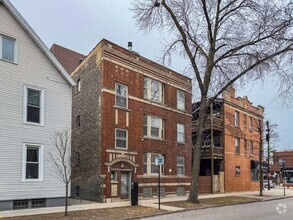 Building Photo - 1406 W Cornelia Ave