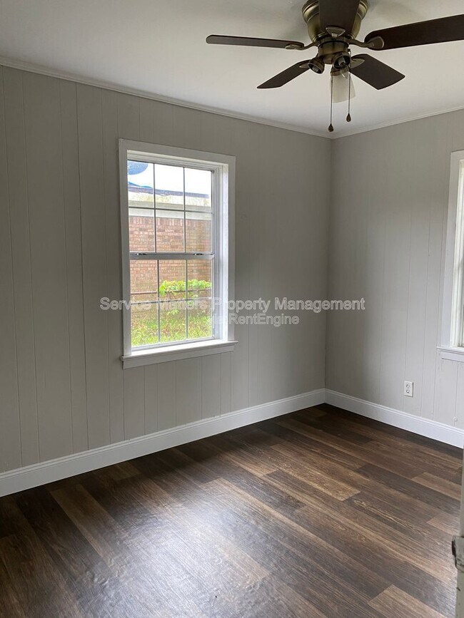 Building Photo - 3213 N Guillemard St