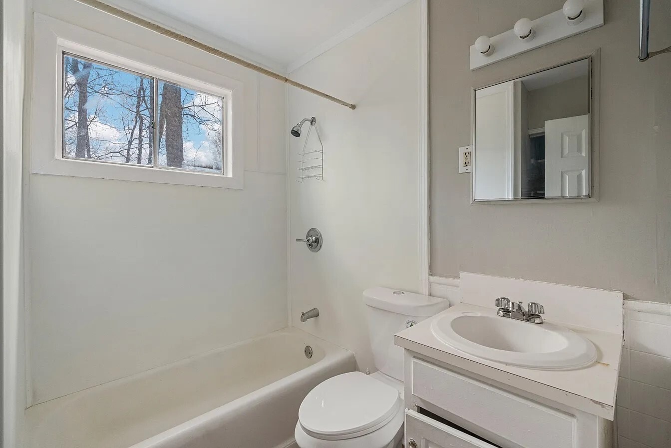 Bathroom - 4647 Buckner St